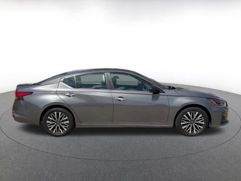 Used 2025 Nissan Altima 2.5 SV FWD image 16