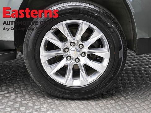 Used 2023 Chevrolet Suburban Premier image 8