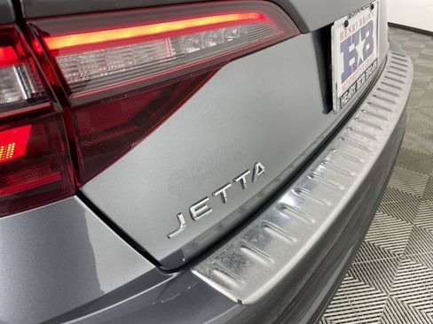 Used 2024 Volkswagen Jetta SE w/ Panoramic Sunroof Package FWD image 31