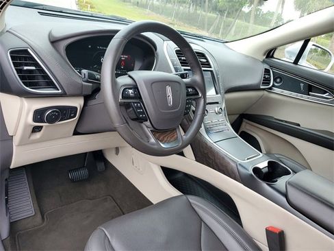 Used 2019 Lincoln Nautilus Reserve image 10