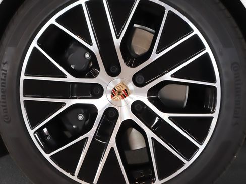 New 2026 Porsche Taycan image 27