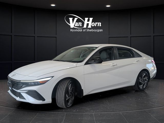 Certified 2025 Hyundai Elantra Sport FWD image 3
