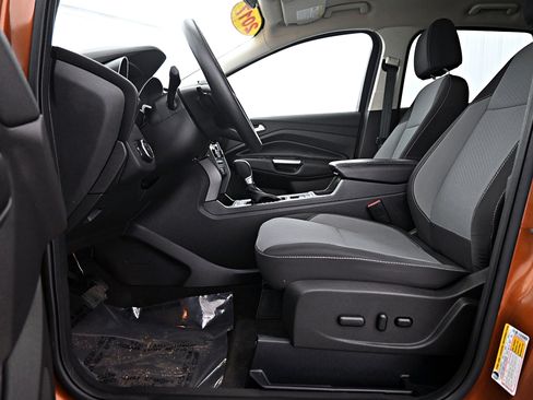 Used 2017 Ford Escape SE w/ SE Cold Weather Package image 5