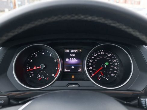 Used 2021 Volkswagen Tiguan SE w/ Panoramic Sunroof Package image 21