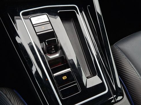 Used 2024 Volkswagen Golf R image 16