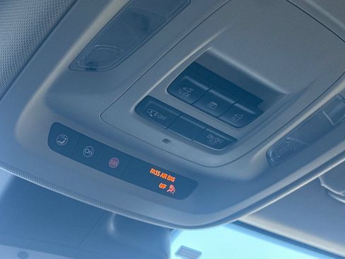 Used 2021 Buick Envision Essence FWD image 25