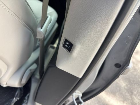 Used 2021 Chrysler Voyager Lxi FWD image 40