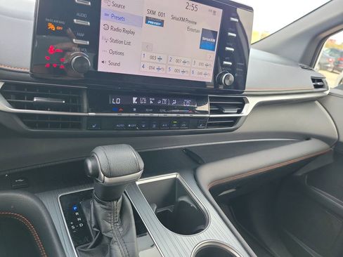 Used 2021 Toyota Sienna XSE FWD image 18