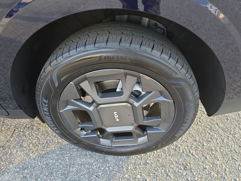 New 2026 Kia Carnival EX FWD image 35