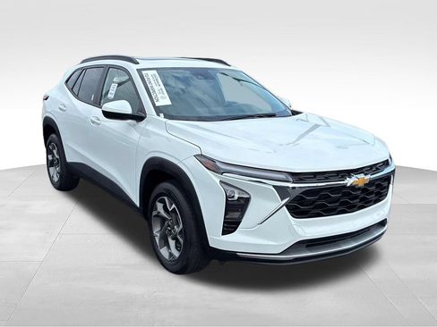 Used 2025 Chevrolet Trax LT w/ Sunroof Package FWD image 7