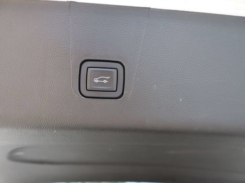 Used 2023 Chevrolet Traverse RS AWD/4WD image 34