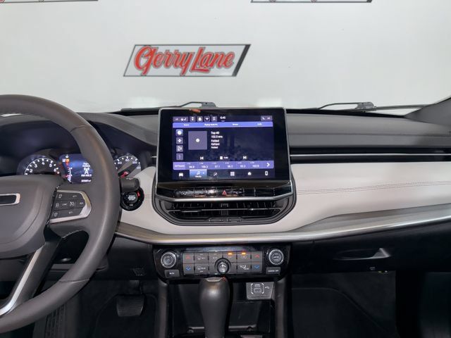 Used 2025 Jeep Compass Limited AWD/4WD image 10