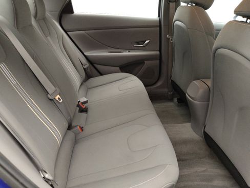 Used 2023 Hyundai Elantra SEL w/ Preferred Accessory Package FWD image 19