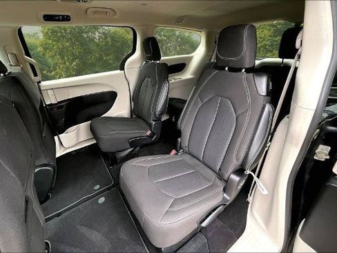 Used 2023 Chrysler Voyager LX FWD image 25