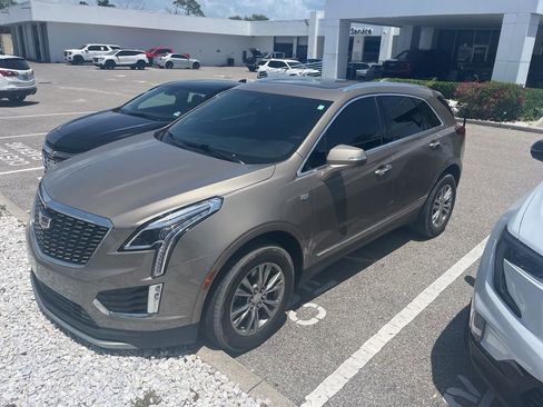 Used 2023 Cadillac XT5 Premium Luxury FWD image 2