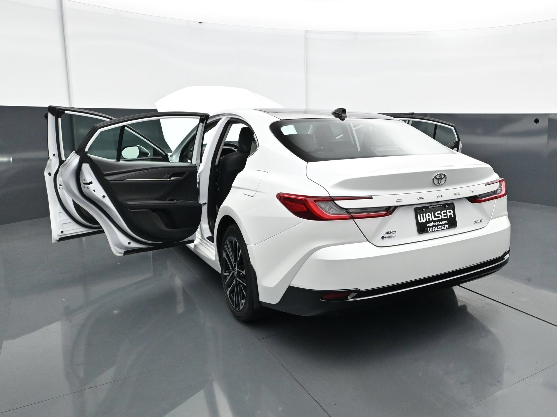 Used 2025 Toyota Camry XLE AWD/4WD image 32