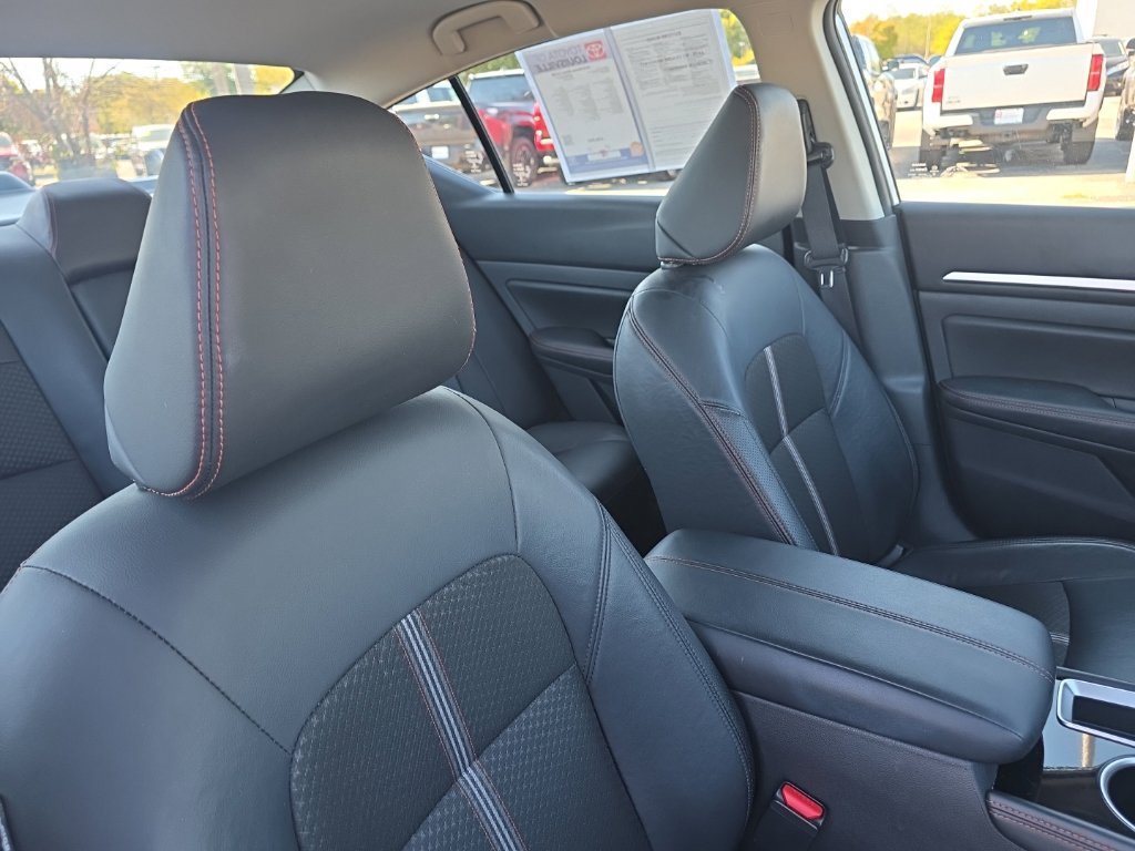 Used 2025 Nissan Altima 2.5 SR FWD image 10