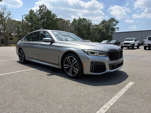 Used 2022 BMW 750i xDrive w/ Executive Package AWD/4WD image 4
