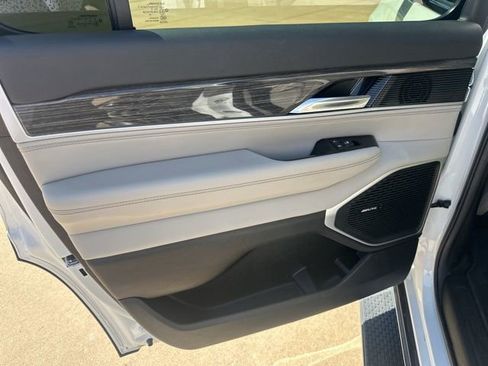 Used 2022 Jeep Wagoneer Series II w/ Premium Group I AWD/4WD image 23