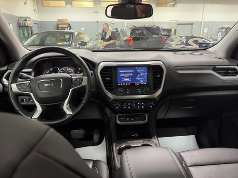 Used 2023 GMC Acadia SLT w/ Technology Package image 30