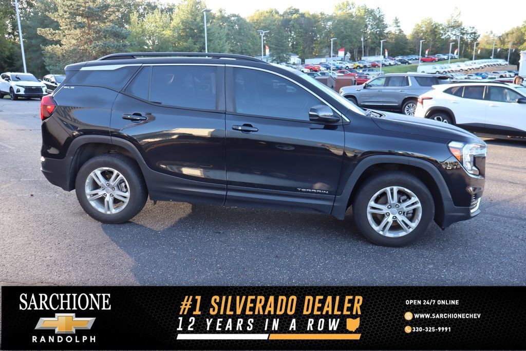 Used 2022 GMC Terrain SLE w/ Driver Convenience Package AWD/4WD image 1