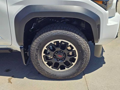 Certified 2026 Toyota Tacoma TRD Off-Road AWD/4WD image 9