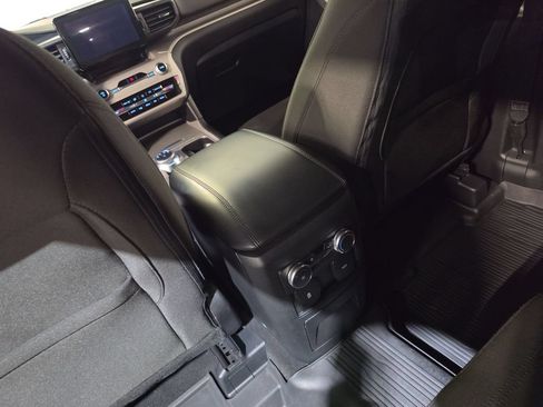 Used 2023 Ford Explorer XLT AWD/4WD image 21