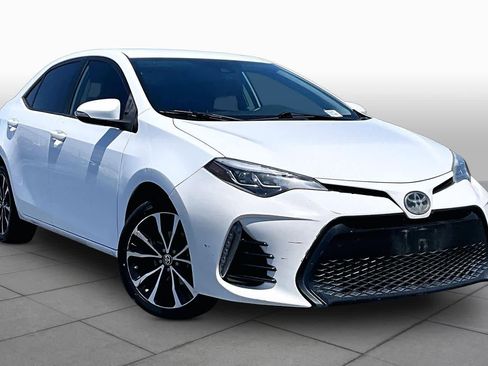 Used 2017 Toyota Corolla SE w/ Carpet Mat Package (TMS) FWD image 2
