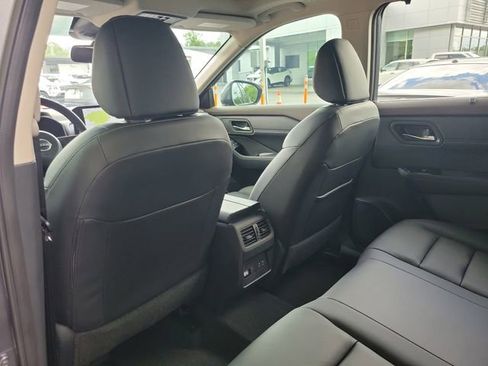 Used 2023 Nissan Rogue SL w/ SL Premium Package FWD image 9