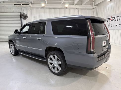Used 2020 Cadillac Escalade ESV Luxury image 3