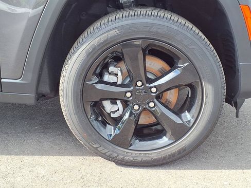 Used 2025 Jeep Grand Cherokee L Altitude RWD image 11