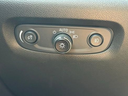 Used 2021 Chevrolet Traverse LT w/ LT Premium Package image 21