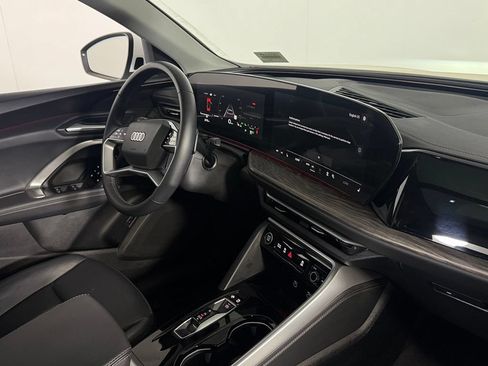 Used 2025 Audi Q5 Premium w/ Convenience Package AWD/4WD image 30