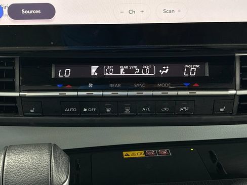 Used 2025 Toyota Sienna XLE FWD image 20