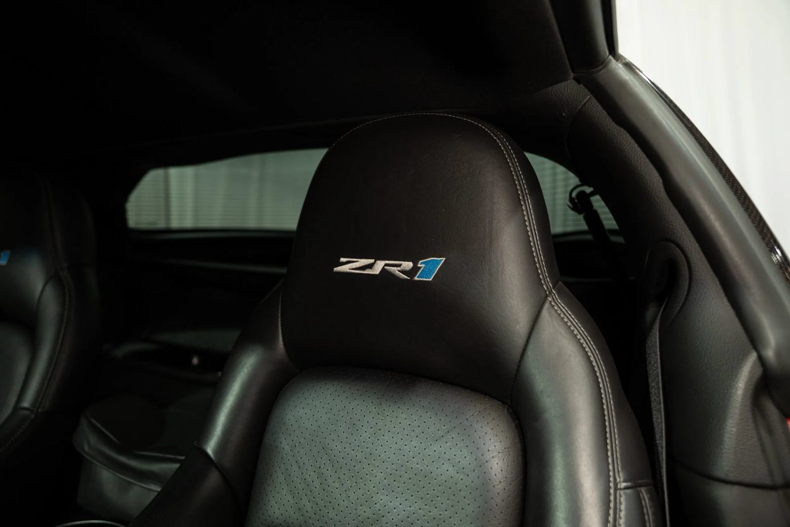 Used 2010 Chevrolet Corvette ZR1 w/ Preferred Equipment Group RWD image 11