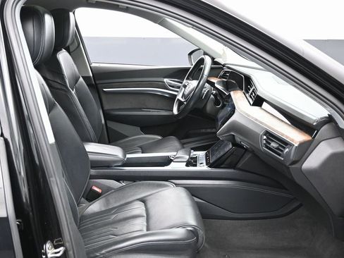 Used 2019 Audi e-tron Prestige w/ Prestige Package image 35