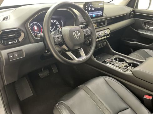 Used 2023 Honda Pilot Touring image 2