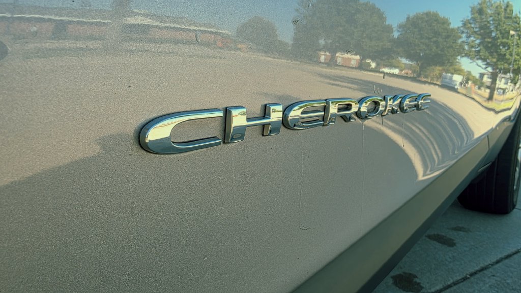 Used 2019 Jeep Cherokee Latitude w/ Popular Appearance Group FWD image 28