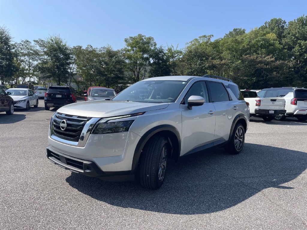 Used 2025 Nissan Pathfinder SV FWD image 7