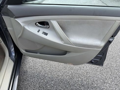 Used 2010 Toyota Camry LE FWD image 14