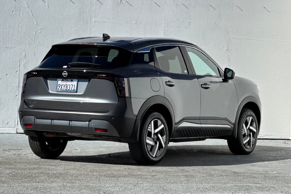 Used 2026 Nissan Kicks SV FWD image 3