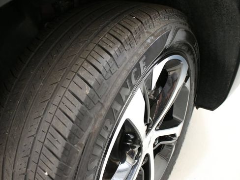 Used 2025 Chevrolet Trax RS w/ Driver Confidence Package FWD image 31