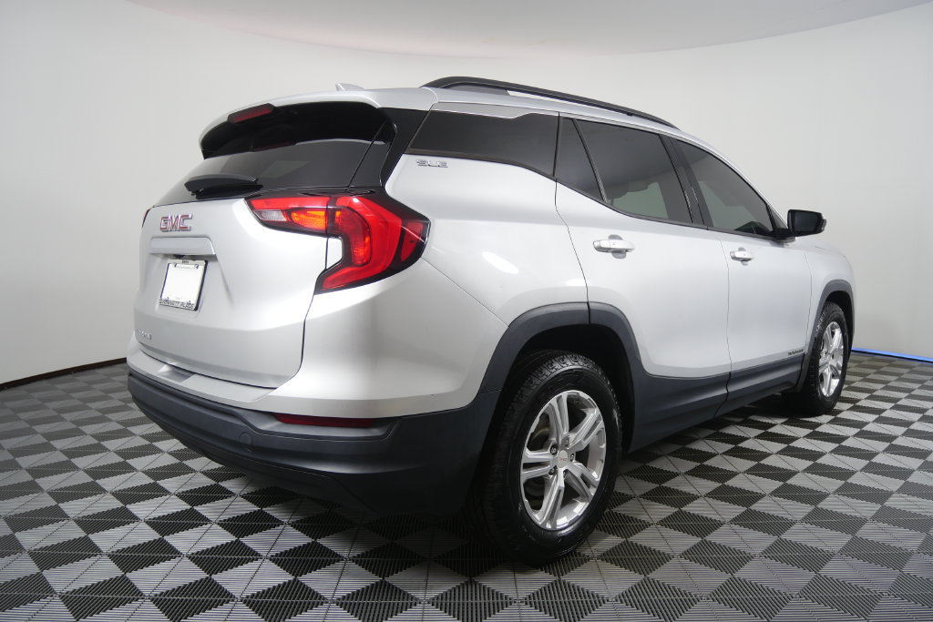Used 2018 GMC Terrain SLE w/ Driver Convenience Package FWD image 4