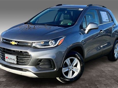 Used 2019 Chevrolet Trax LT w/ LT Convenience Package image 3
