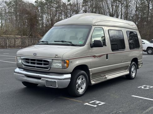 Used 2002 Ford E-150 and Econoline 150 image 25