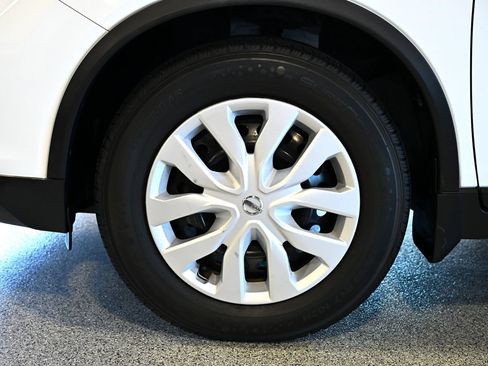 Used 2017 Nissan Rogue S FWD image 13