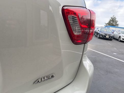 Used 2018 Nissan Pathfinder S image 32