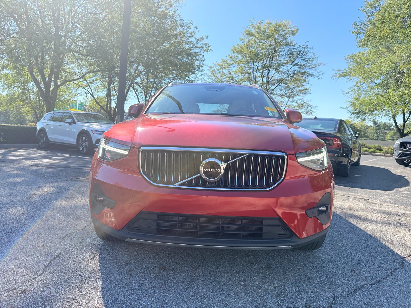 Used 2024 Volvo XC40 B5 Plus w/ Protection Package Premier AWD/4WD image 2