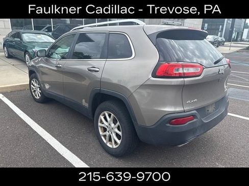 Used 2016 Jeep Cherokee Latitude w/ Cold Weather Group AWD/4WD image 6