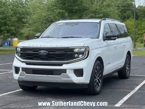 Used 2025 Ford Expedition Max Platinum AWD/4WD image 3
